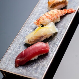 【ランチ】お昼のおまかせ握り8貫　3,300円（税込）